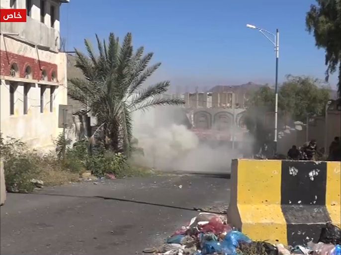 أفادت مراسلة الجزيرة أن مدينة تعز تعرضت فجر اليوم لقصف عنيف من قبل مليشيا الحوثي وصالح.