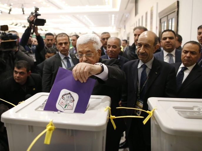 Palestinian President Mahmoud Abbas (C) casts his vote at the Muqataa, the Palestinian Authority headquarters, in the West Bank city of Ramallah, 03 December 2016. The 7th Fatah Congress elected Palestinian President Mahmoud Abbas as head of the Fatah Party, and is expected to elect members of its Central Committee.