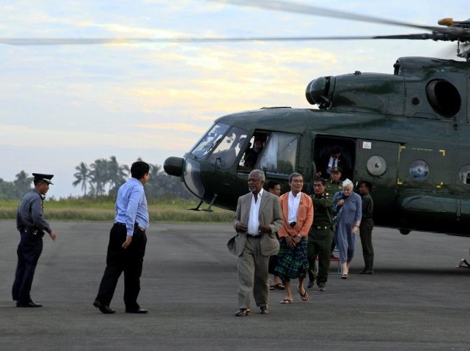 Former UN secretary general Kofi Annan (C) arrives to the Sittwe ariport after he visited the Maungdaw town (border of Bangladesh-Myanmar), Sittwe, Rakhine State, western Myanmar, 03 December 2016. Kofi Annan, who chairs the advisory commission of Rakhine State, which was formed on 23 August 2016, is on his nine day visit to Myanmar to aid in the resolution of religious and ethnic conflict in the state.