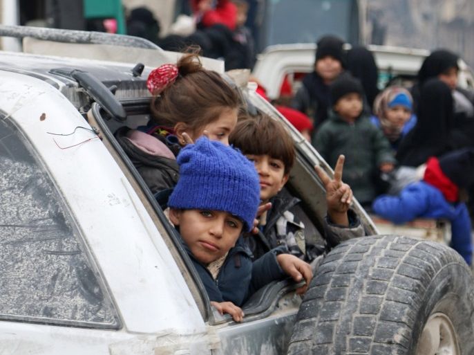 Children sit in a car as they wait to be evacuated from a rebel-held sector of eastern Aleppo, Syria December 16, 2016. REUTERS/Abdalrhman Ismail