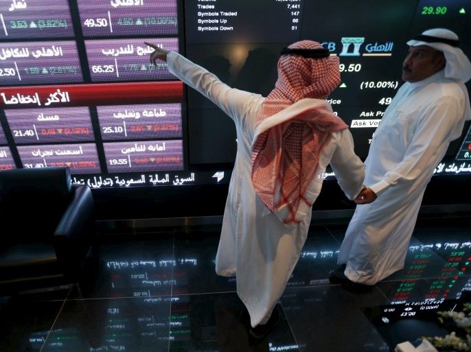 Investors talk as they monitor screens displaying stock information at the Saudi Stock Exchange (Tadawul) in Riyadh in this November 12, 2014 file photo. The private sector in the two biggest Gulf Arab economies grew at the slowest pace in years in October, corporate surveys showed on November 3, 2015, indicating low oil prices are starting to slow business activity across the region. REUTERS/Faisal Al Nasser/Files