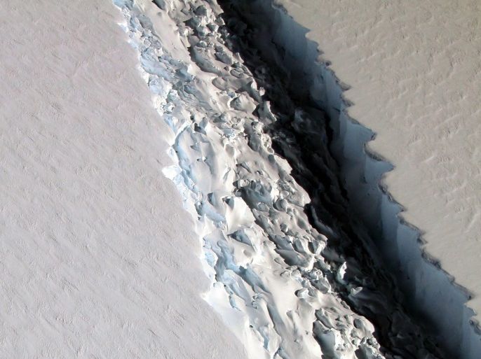 A handout photo made available by NASA on 06 January 2017 shows an oblique view of a massive rift in the Antarctic Peninsula's Larsen C ice shelf, Antarctica, 10 November 2016. Icebridge, an airborne survey of polar ice, completed an eighth consecutive Antarctic deployment on 18 November 2016. The image was acquired by scientists on NASA's IceBridge mission. According to reports quoting scientists on 06 January 2017, a long-running rift in the Larson C ice shelf is ex