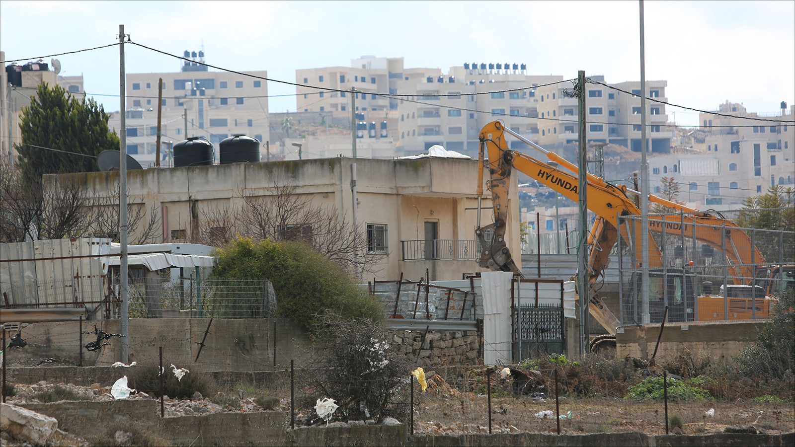حكومة الاحتلال تعدّ سكان القدس الفلسطينيين متجاوزين للقانون بصورة دائمة (الجزيرة نت)