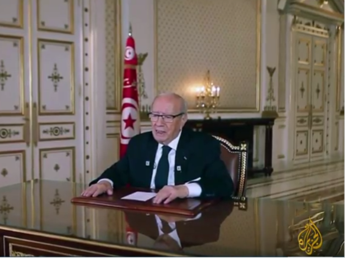 السبسي أكد أن عدد التونسيين العائدين من بؤر التوتر يربو على 3 آلاف