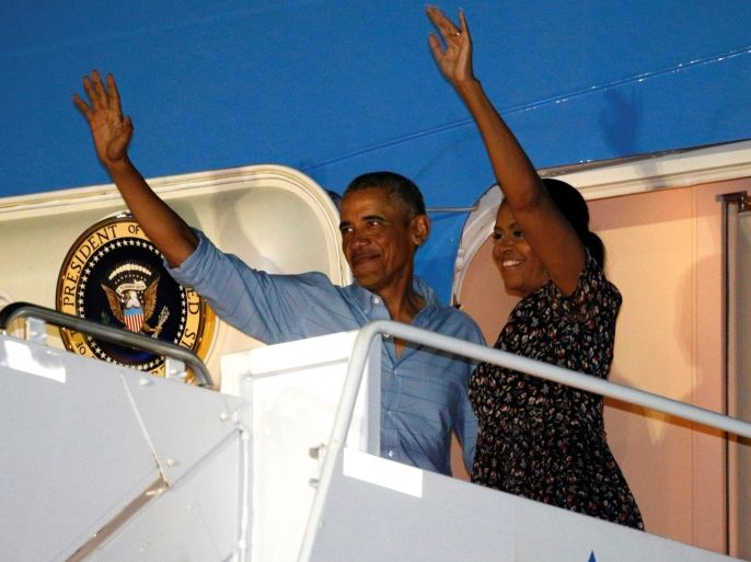 U.S. President Barack Obama and first lady Michelle Obama depart Joint Base Pearl Harbor-Hickam upon the conclusion of their vacation on Oahu in Hawaii, U.S., January 1, 2017. REUTERS/Kevin Lamarque