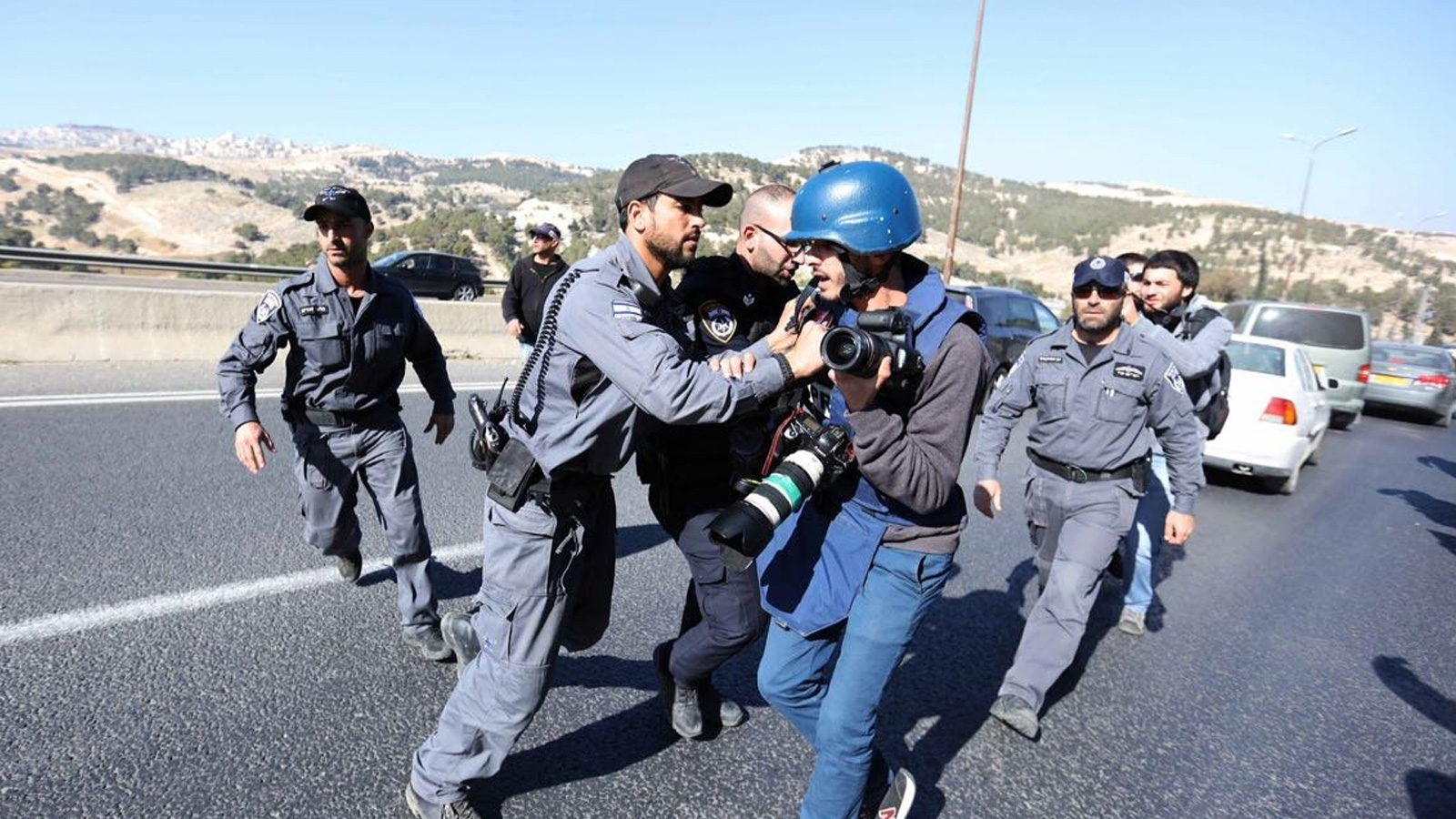 الاحتلال قمع الصحفيين والناشطين المشاركين في الفعالية واعتقل عددا منهم (ناشطون)