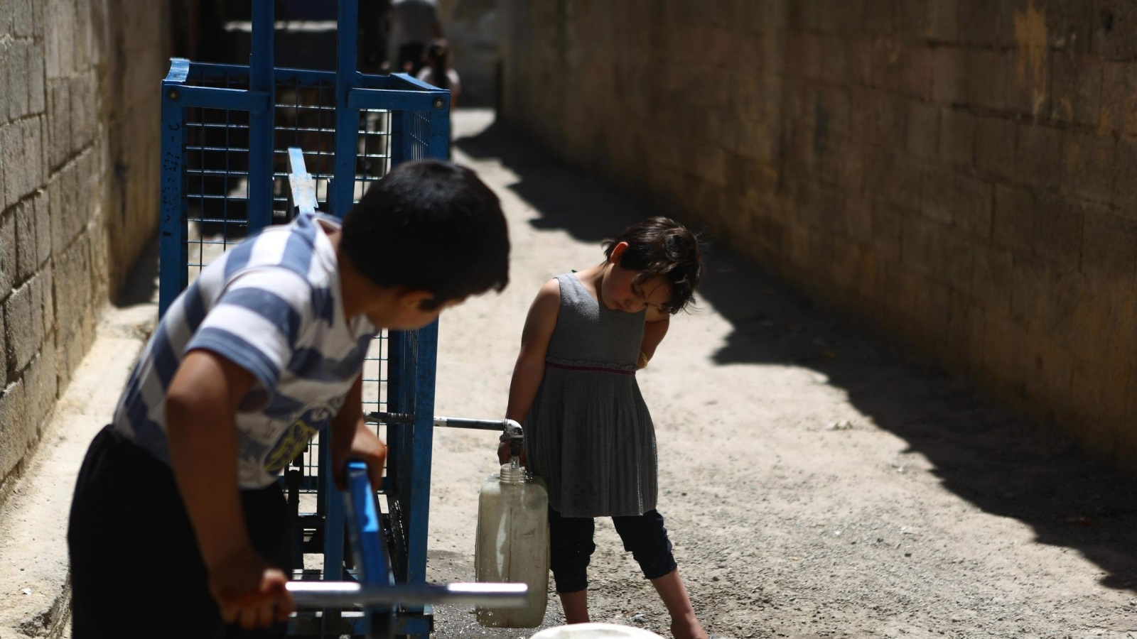 انقطاع المياه جعل الناس في دمشق وريفها يعتمدون على مياه الآبار كما هي الحال في دوما (الأوروبية)