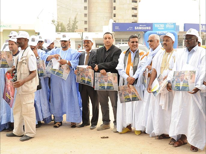 حقوقيون وسياسيون في وقفة تضامني مع الزميل محمود حسين في نواكشوط 17-1-2017 الجزيرة نت