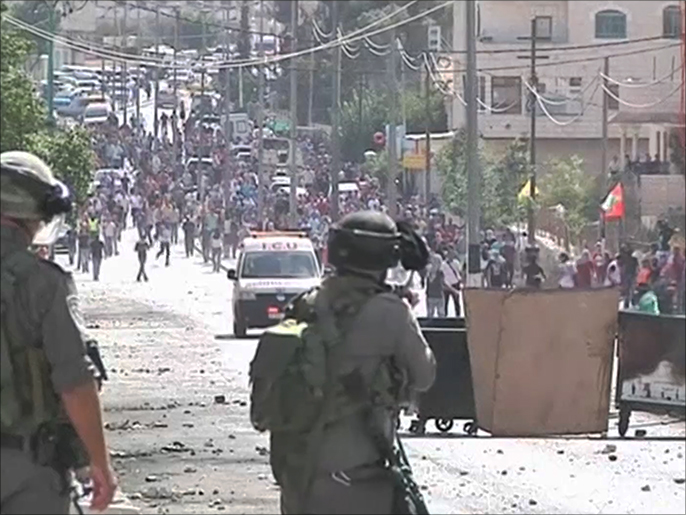 ‪جنود الاحتلال يستخدمون الرصاص الحي دون رادع‬ جنود الاحتلال يستخدمون الرصاص الحي دون رادع (الجزيرة-أرشيف)