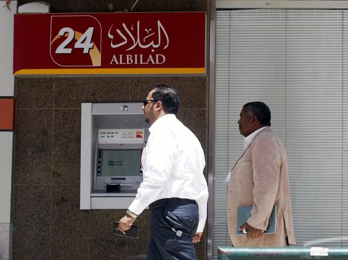 Men walk pass an automated teller machine (ATM) Bank Albilad in Riyadh, Saudi Arabia, April 25, 2016. REUTERS/Faisal Al Nasser