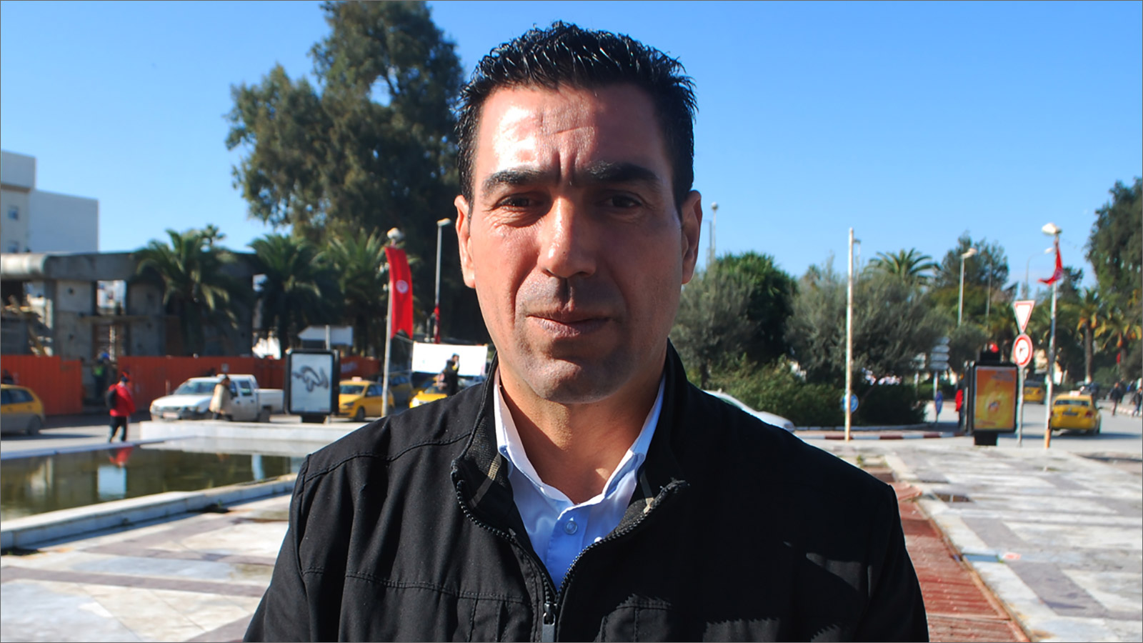 محمد الموظف بشركة اتصالات تونس يرى أن مبادرة الحكومة قد تفتح الباب لتجارب جديدة (الجزيرة)