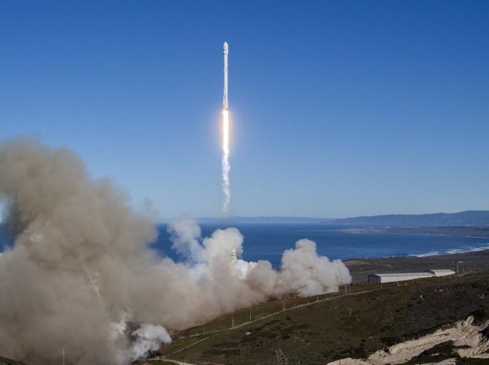A handout photo made available on 14 January 2017 by SpaceX showing a Falcon 9 rocket with 10 Iridium NEXT communication satelites on board lifting off at the Space Launch Complex 4E at Vandenberg Air Force Base, California, USA, 14 January 2017. A Falcon 9 rocket of the SpaceX aerospace company successfully lifted off from Vandenberg Air Force Base, the company's first launch since a similar unmanned rocket of the company exploded in September 2016. EPA/SPACEX / HAND