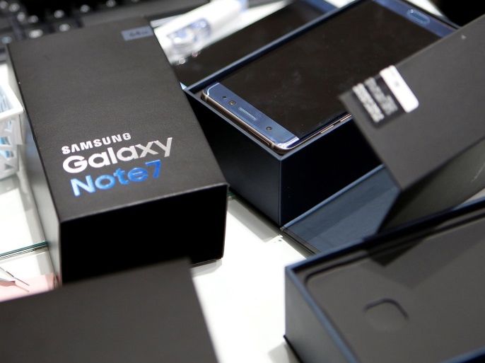 FILE PHOTO - An exchanged Samsung Electronics' Galaxy Note 7 is seen at the company's headquarters in Seoul, South Korea, October 13, 2016. REUTERS/Kim Hong-Ji/File Photo