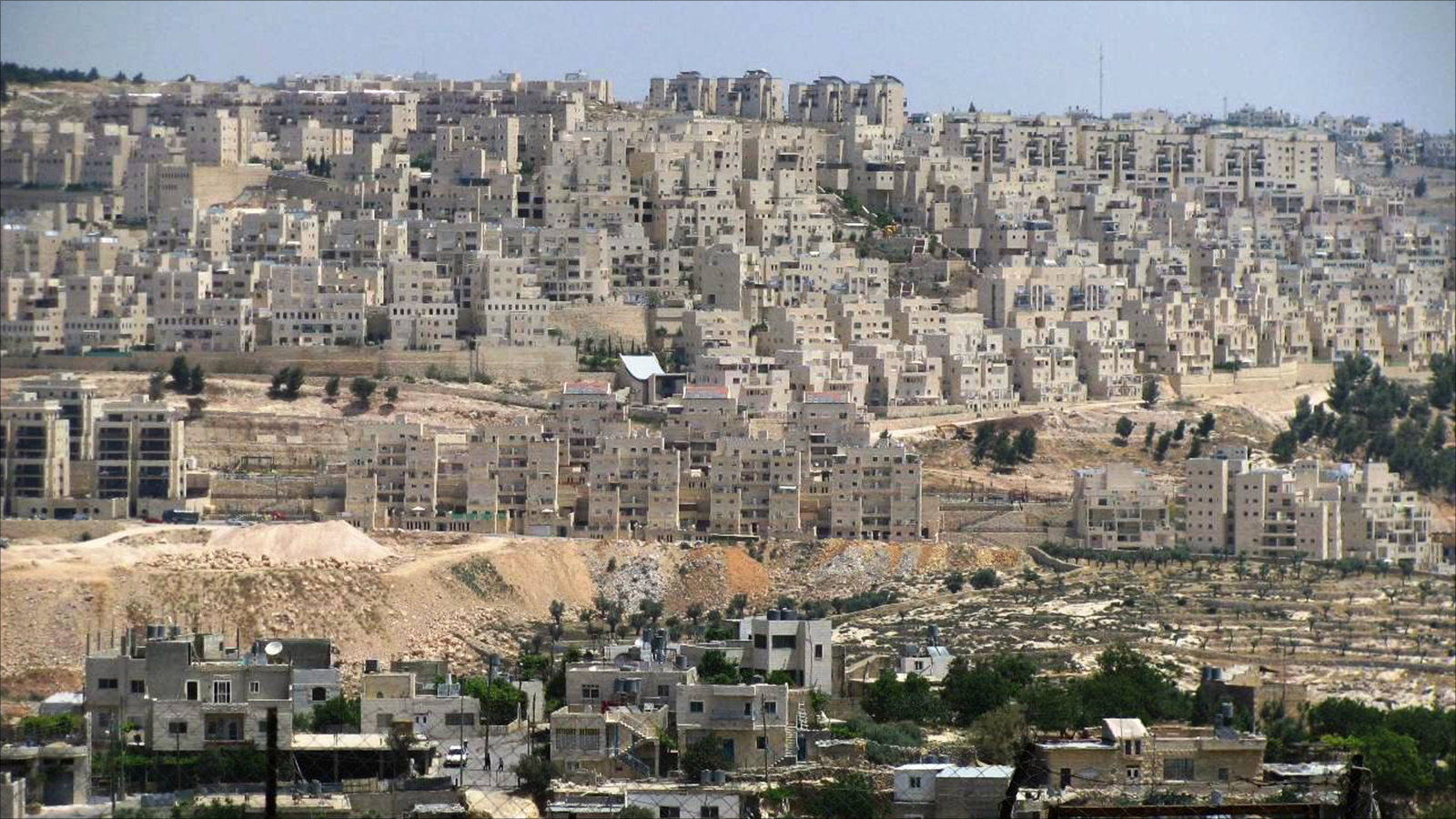 ‪الأمم المتحدة أصدرت قرارا يطالب إسرائيل بوقف الاستيطان‬ (الجزيرة)