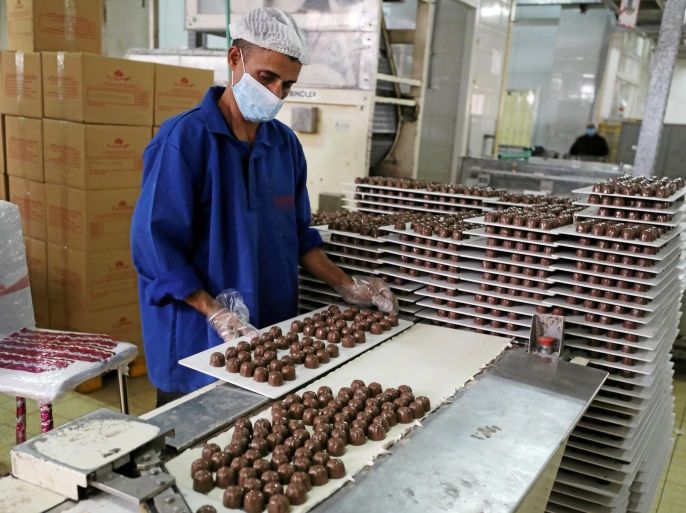 An Egyptian worker works at a local chocolate factory in Cairo, Egypt, February 5, 2017. Picture taken February 5, 2017. REUTERS/Mohamed Abd El Ghany