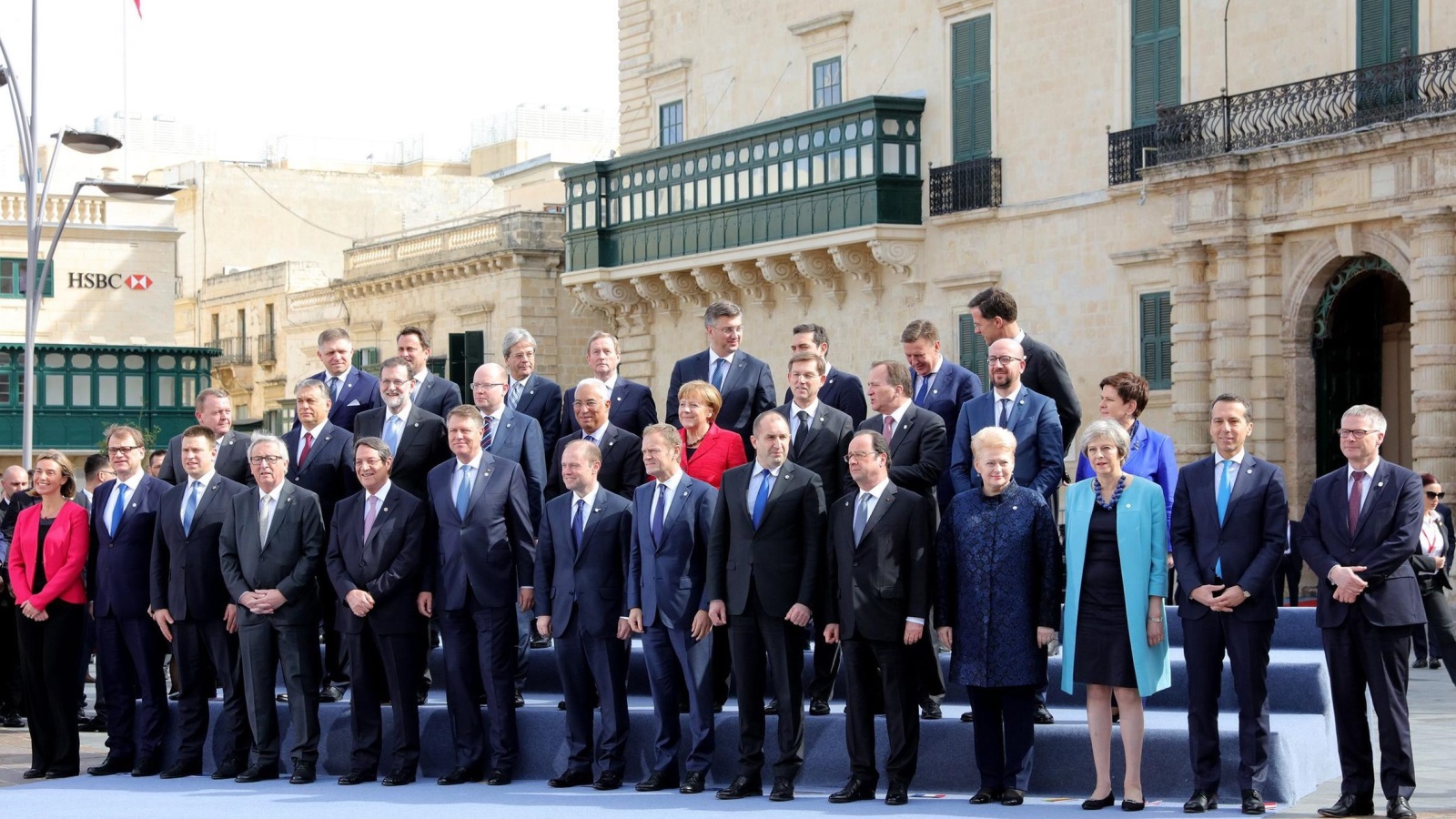 ‪صورة جماعية للقادة الأوروبيين الحاضرين في قمة مالطا‬ (الأوروبية)