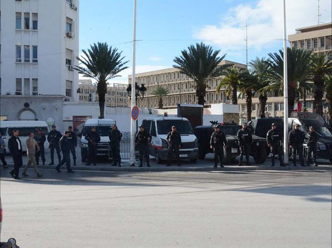 مخاوف من فقدان رجال الأمن لاستقلاليتهم جراء السماح لهم بالتصويت/مقر البرلمان/العاصمة تونس/يناير/كانون الثاني 2017