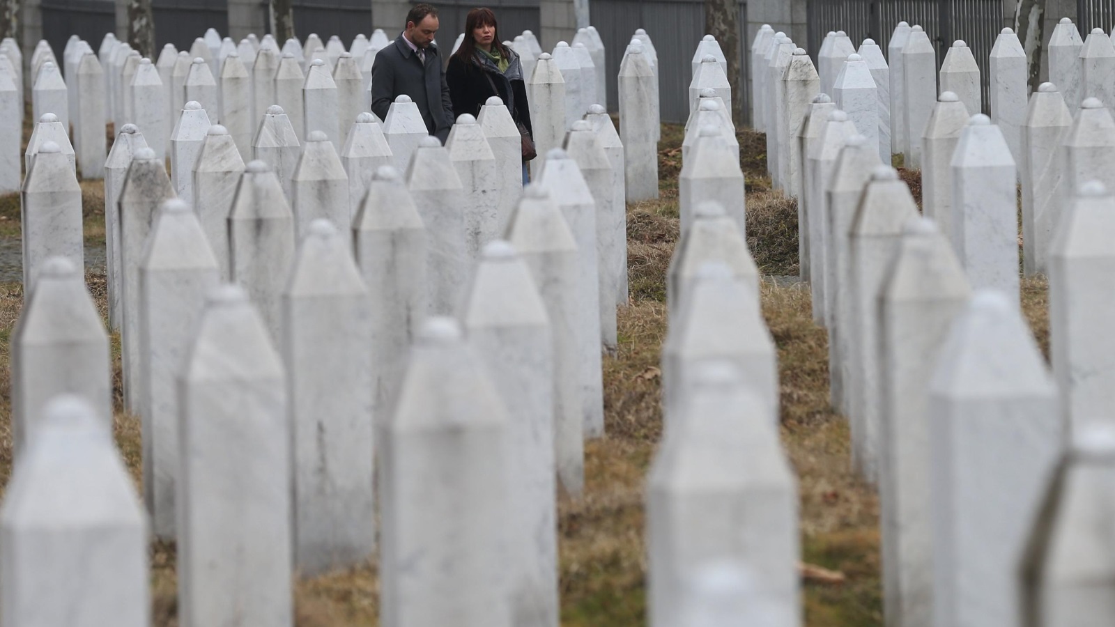 نصب تذكاري لضحايا مجزرة سربرنيتشا في البوسنة (رويترز)