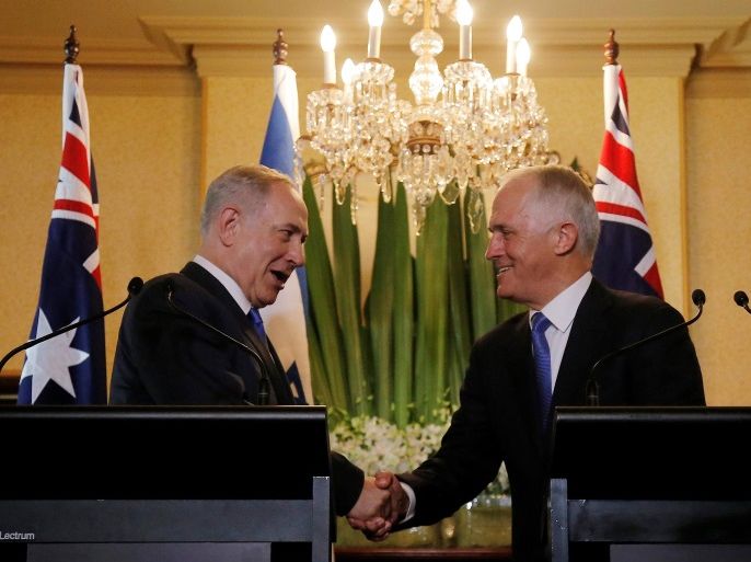 Israeli Prime Minister Benjamin Netanyahu (L) and Australian Prime Minister Malcolm Turnbull shake hands during their joint news conference at Kirribilli House in Sydney, Australia, February 22, 2017.   REUTERS/Jason Reed