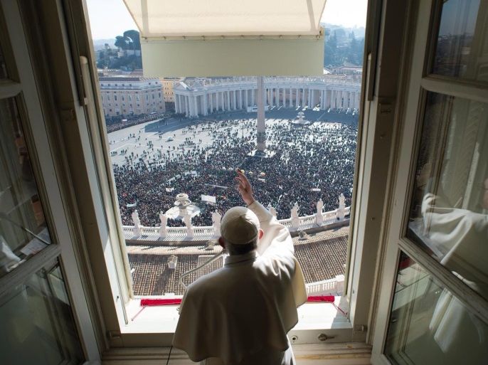 A handout picture provided by the Vatican newspaper L'Osservatore Romano on 29 January 2017 shows Pope Francis (C) as he greet faithful from a window of the Apostolic Palace in Vatican City, during the Angelus, the traditional Sunday prayer, on St. Peter's Square, Vatican City, 29 January 2017. EPA/OSSERVATORE ROMANO/ HANDOUT