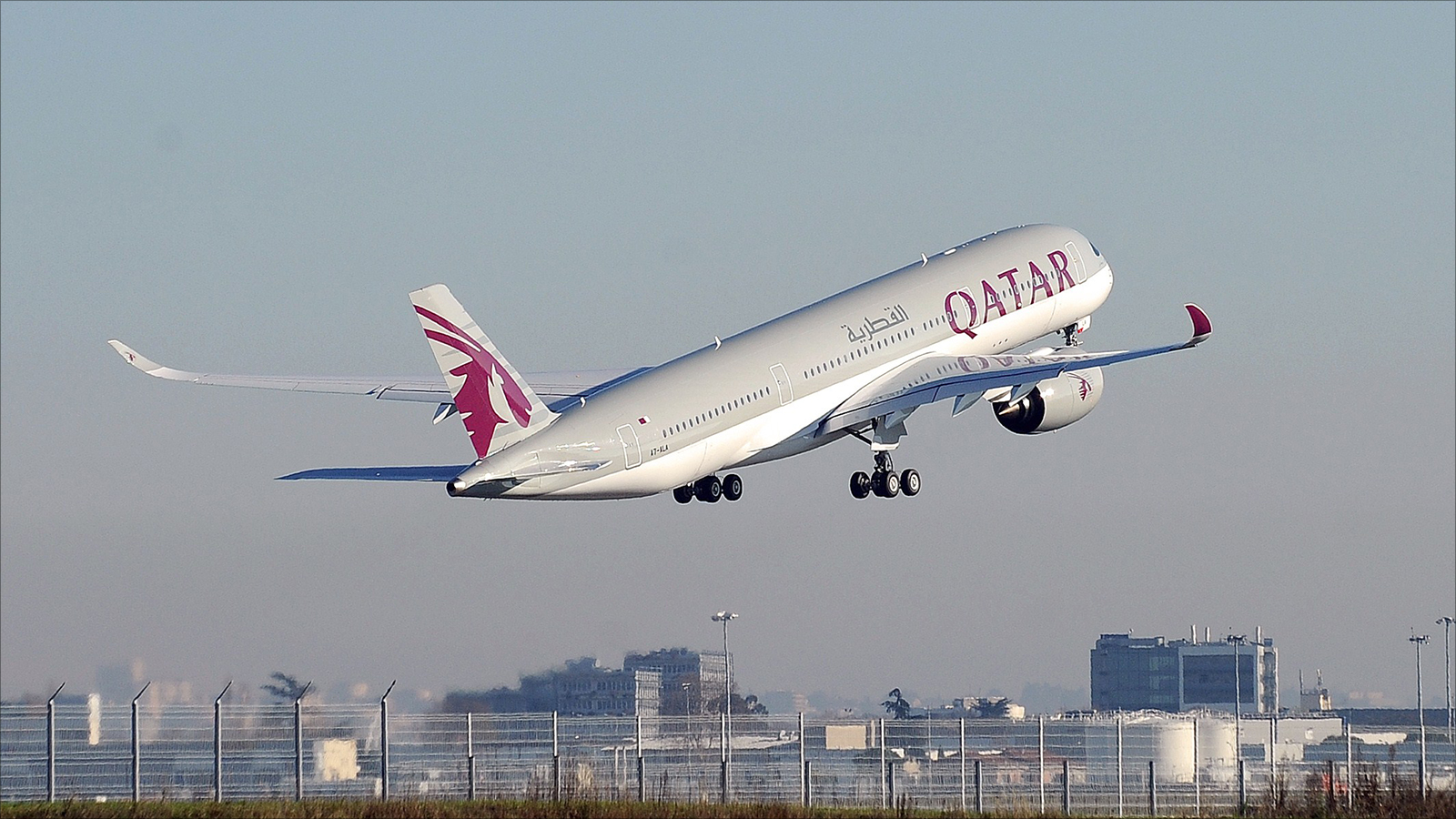 القطرية أول شركة طيران تعلن السماح للمسافرين من الدول السبع بالمغادرة إلى مدن أميركية (الفرنسية)