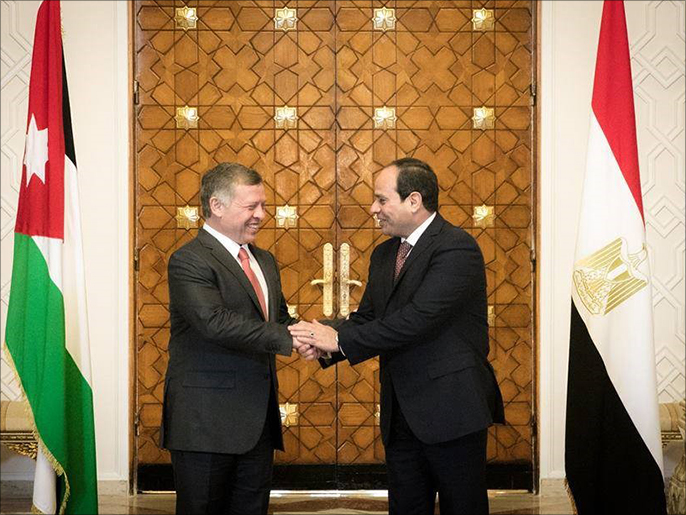 عبد الله الثاني (يسار) مع السيسي في لقائهما الذي أكدا فيه حل الدولتين (الديوان الملكي الأردني)