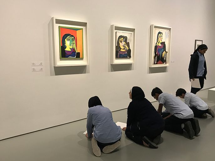 ضمن البرامج التعليمية، متاحف قطر تدعو طلاب المدارس لزيارة معرض بيكاسو-جياكوميتي بمطافئ الدوحة