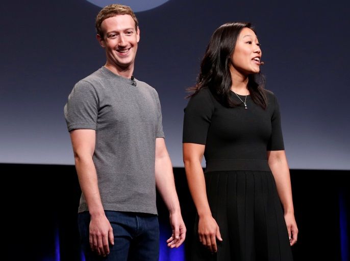 Priscilla Chan (R) and her husband Mark Zuckerberg announce the Chan Zuckerberg Initiative to