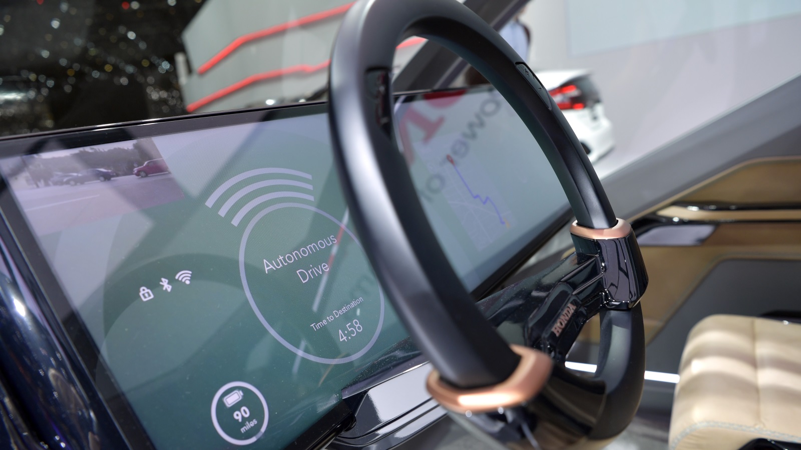 ‪سيارة ذاتية القيادة عرضتها شركة هوندا في معرض السيارات الدولي في جنيف بسويسرا بوقت سابق هذا الشهر‬ (غيتي)