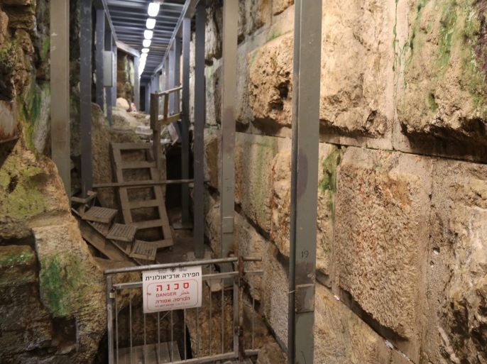 تكشف الحجارة العملاقة لأساسات الأقصى بفعل حفريات الاحتلال أسفل الأقصى والبلدة القديمة من القدس