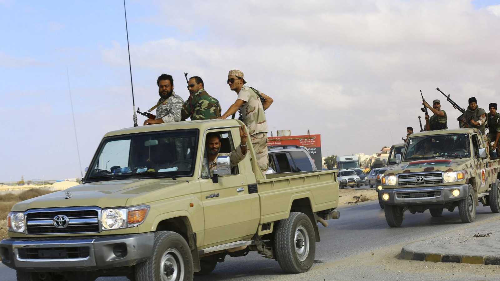 ‪قوات تابعة لحكومة الوفاق الوطني أعلنت رفضها حكم العسكر وعملية الكرامة بقيادة حفتر‬ (رويترز)