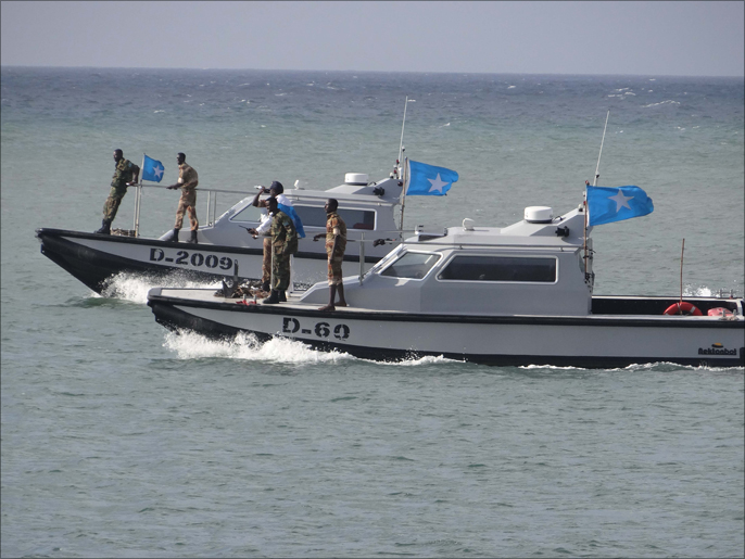 زوارق للقوات البحرية الصومالية تتدرب على الدفاع عن الساحل الصومالي (الجزيرة نت-أرشيف)