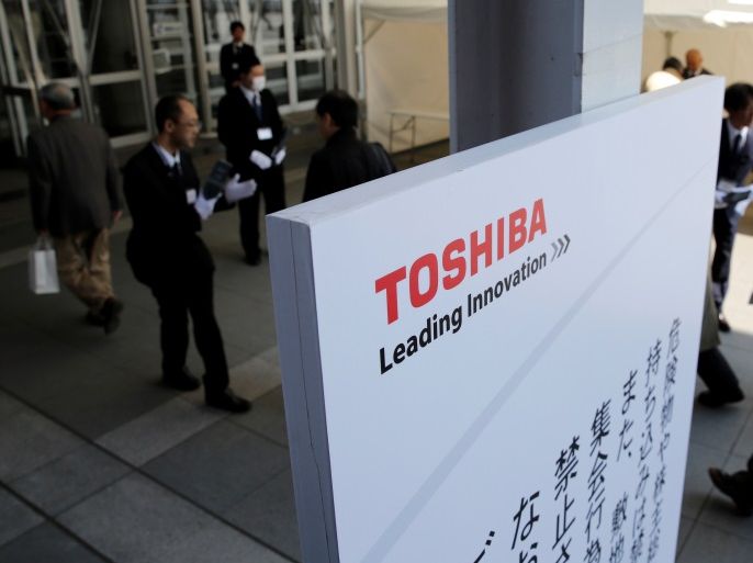 Shareholders arrive at Toshiba's extraordinary shareholders meeting in Chiba, Japan March 30, 2017. REUTERS/Toru Hanai