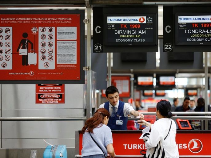 Passengers check-in for UK bound flights at a Turkish Airlines counter at Ataturk International airport in Istanbul, Turkey, March 24, 2017. REUTERS/Murad Sezer