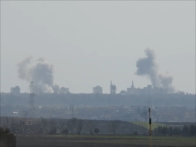 ‪طائرات النظام تقصف حي الوعر المحاصر في حمص‬ (ناشطون)