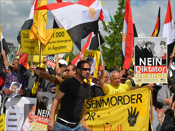 مظاهرة معارضة للسيسي خلال زيارته لبرلين في يونيو/حزيران 2015 (الجزيرة نت)
