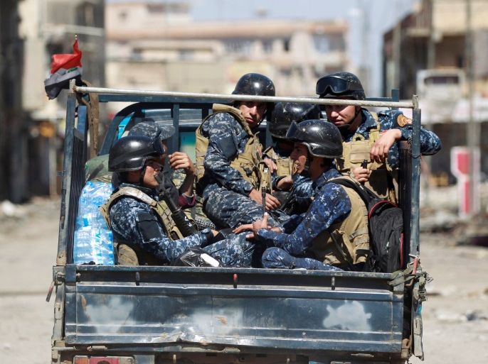 Federal police members ride in the back of a vehicle during clashes between Iraqi forces and Islamic State militants, in Mosul, Iraq March 25, 2017. REUTERS/Khalid al Mousily