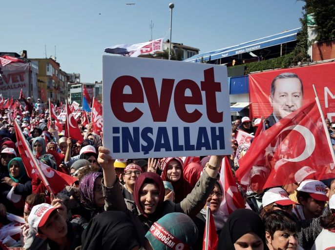 Supporters of Turkish President Tayyip Erdogan wave Turkey's national flags and