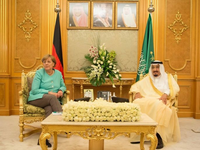 Saudi Arabia's King Salman bin Abdulaziz Al Saud meets with German Chancellor Angela Merkel in Jeddah, Saudi Arabia April 30, 2017. Bandar Algaloud/Courtesy of Saudi Royal Court/Handout via REUTERS ATTENTION EDITORS - THIS PICTURE WAS PROVIDED BY A THIRD PARTY. FOR EDITORIAL USE ONLY.