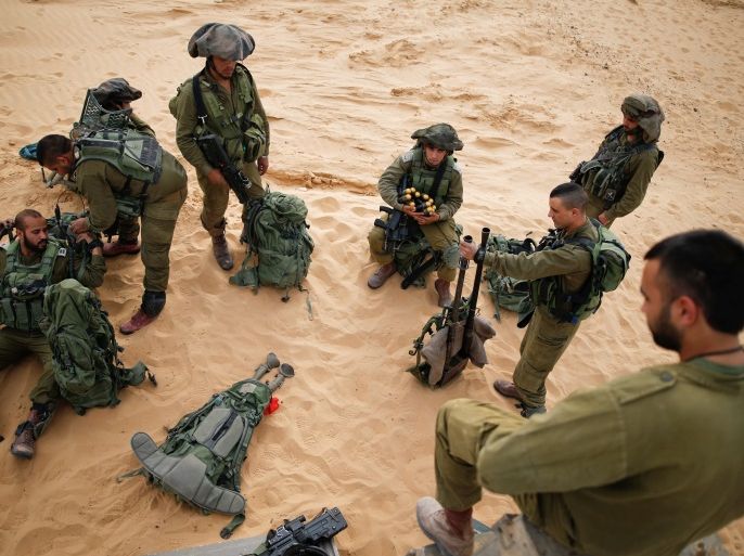 Israeli soldiers from the Desert Reconnaissance battalion take part in a drill near the Gaza Strip in southern Israel November 29, 2016. Picture taken November 29, 2016. REUTERS/Amir Cohen