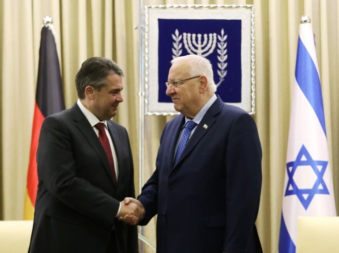 Israel's President Reuven Rivlin welcomes German Foreign Minister Sigmar Gabriel in Jerusalem April 25, 2017. REUTERS/ Ronen Zvulun