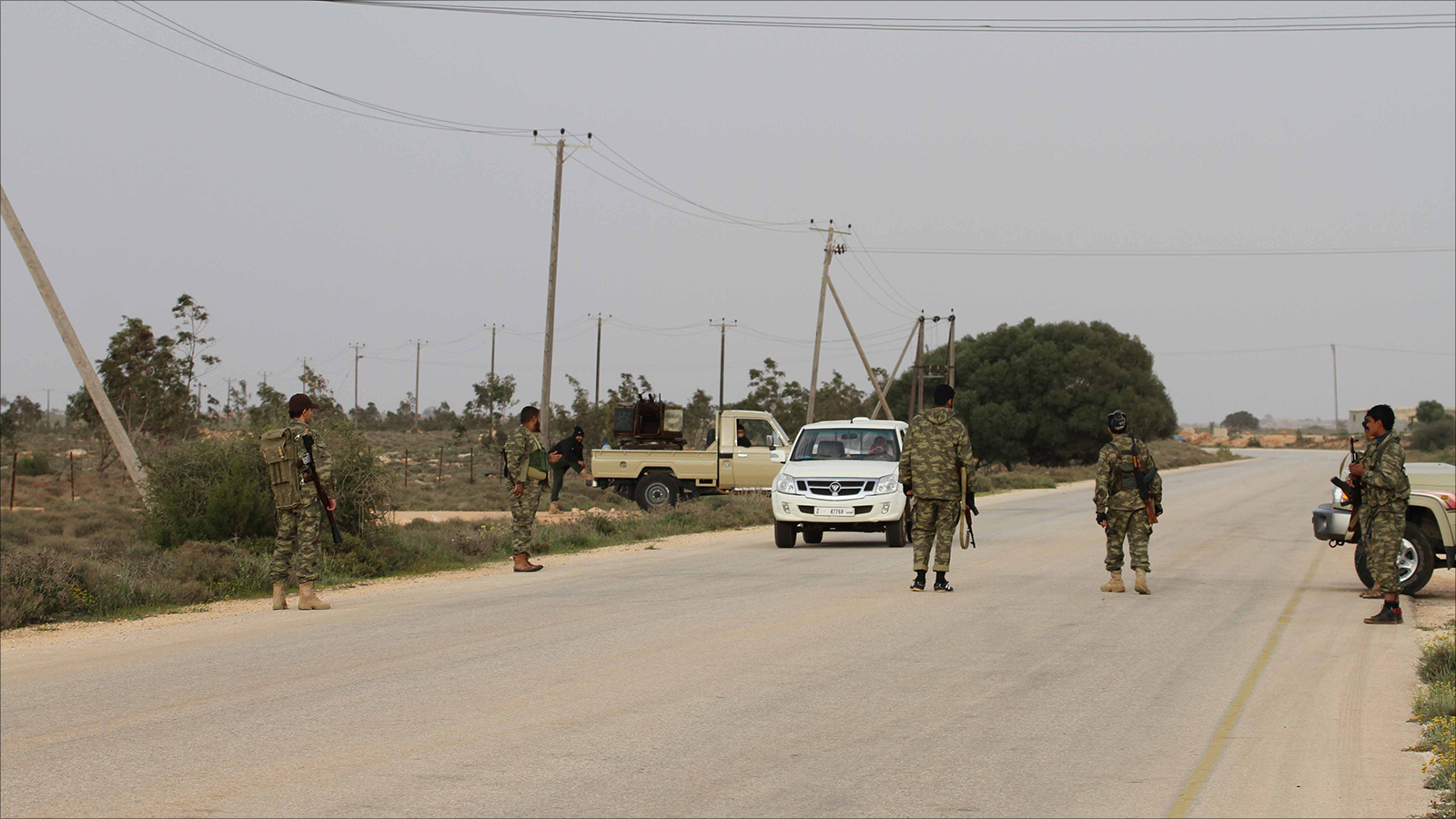 ‪نقطة عسكرية لقوات مجلس شورى مجاهدي درنة التي تسيطر على مدينة درنة‬ (الجزيرة-أرشيف)