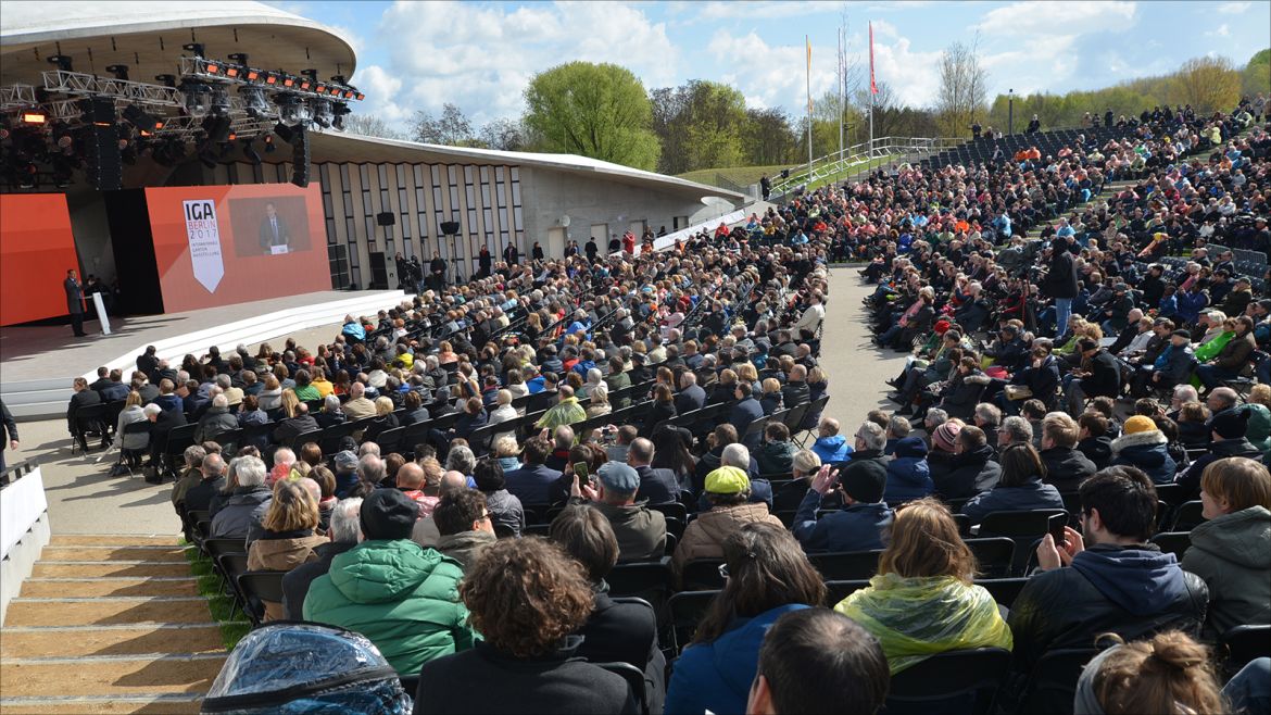 ثلاثة ألاف من نخبة الألمان شاركوا بحفل أفتتاح معرض الحدائق الدولية. الجزيرة نت