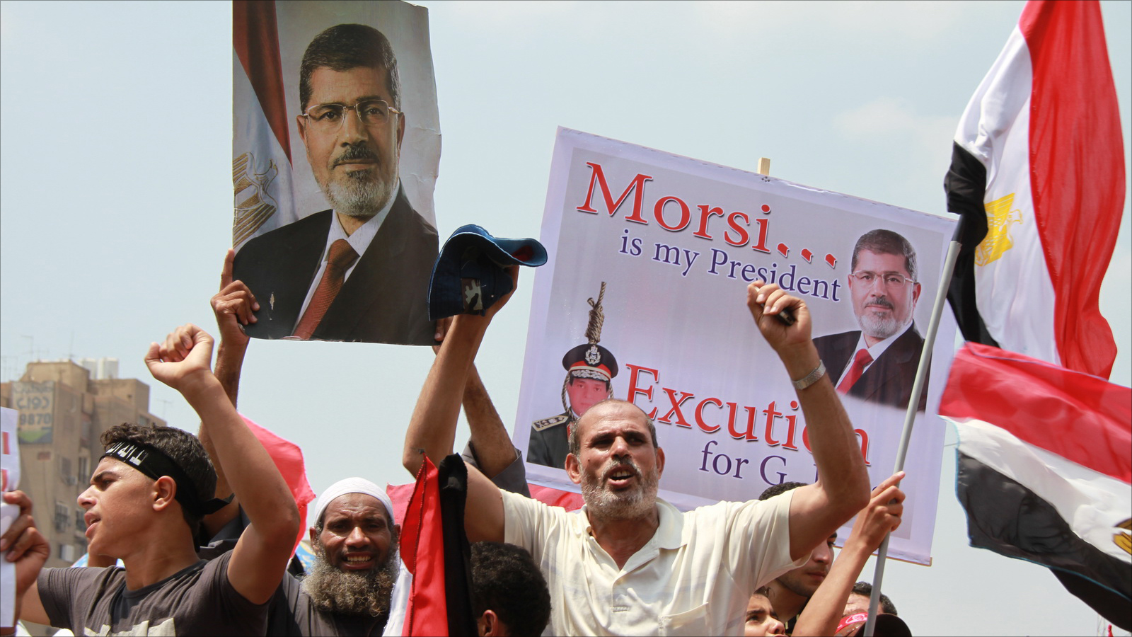 ‪تعاني مصر تصاعدا في العنف منذ الانقلاب العسكري على الرئيس المنتخب محمد مرسي‬ (الجزيرة)