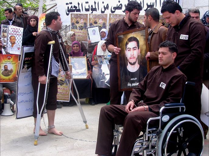 فلسطين رام الله صورة خاصة من الأرشيف مشهد تعبيري عن حالة الأسرى الفلسطينين المرضى في السجون الاسرائيلية