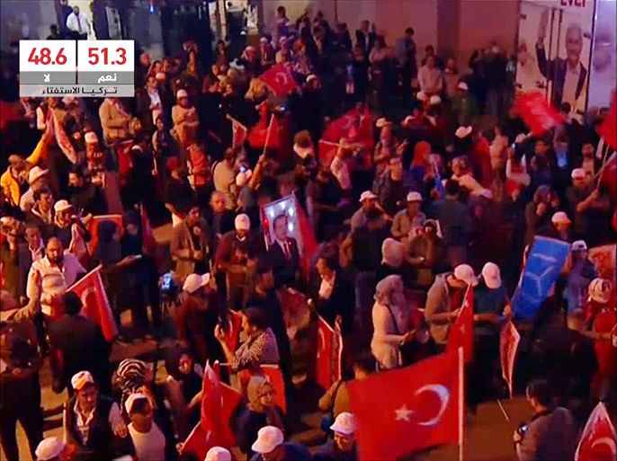 احتفالات في تركيا بعد انتهاء عملية الاستفتاء