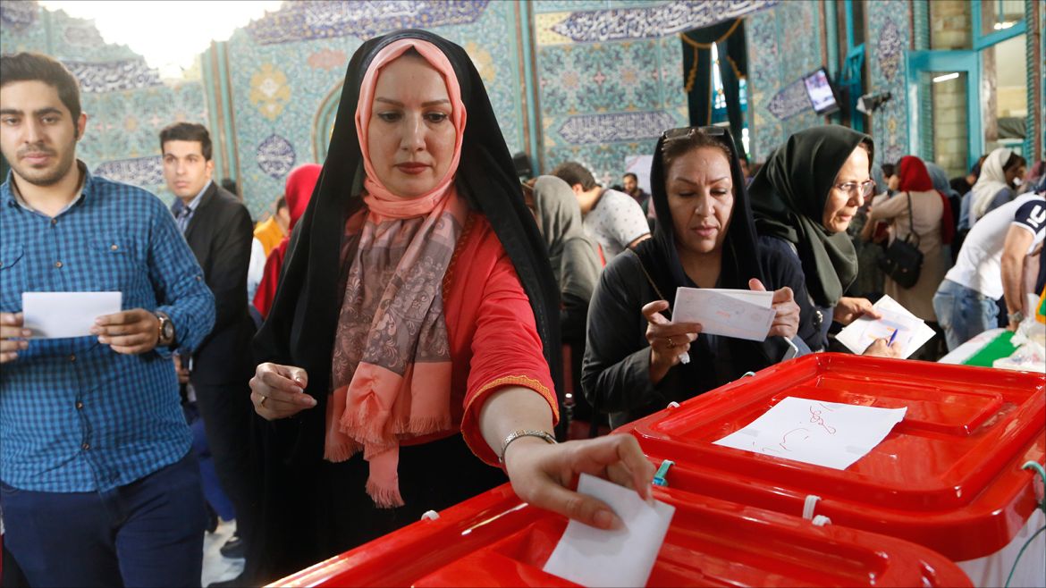 epa05974062 An Iranian woman casts her ballot in the Iranian presidential elections at a polling station in Tehran, Iran, 19 May 2017.  Out of the group of candidates, the race is tightest between frontrunners Iranian current president Hassan Rouhani and his conservative challenger Ebrahim Raisi.  EPA/ABEDIN TAHERKENAREH