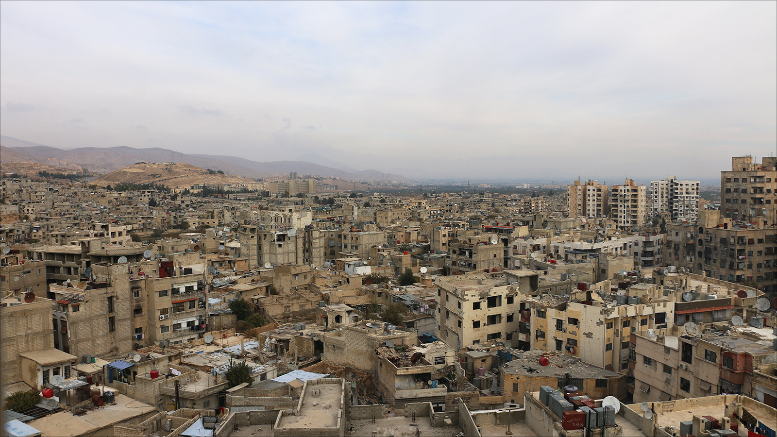 منظر عام لحي برزة في العاصمة دمشق (الجزيرة)
