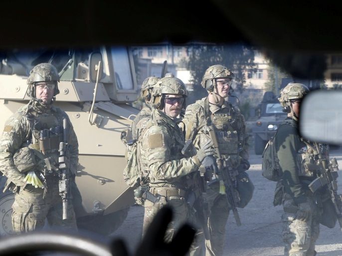 FILE PHOTO: American army personnel gather at the University of Mosul during a battle with Islamic State militants in Mosul, Iraq, January 18, 2017. REUTERS/Muhammad Hamed/File Photo