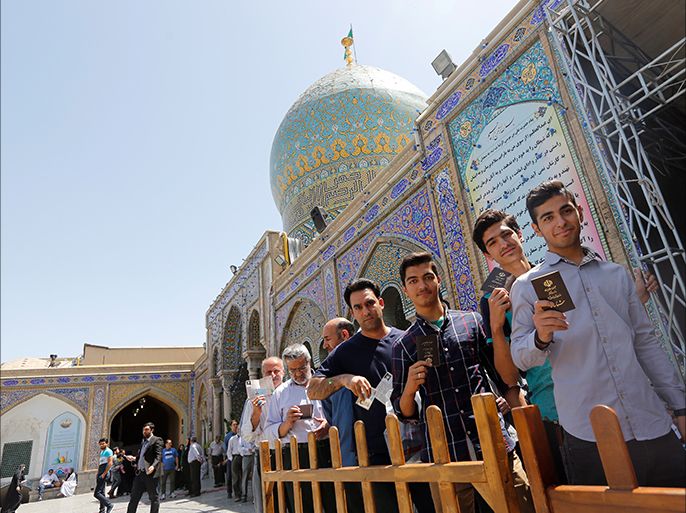 epa05973674 Iranian men waits in line to cast their ballots in the Iranian presidential elections at a polling station set up at the Abdol Azim shrine in the city of Shahre-Ray, south of the capital of Tehran, Iran, 19 May 2017. Out of the group of candidates, the race is tightest between frontrunners Iranian current president Hassan Rouhani and his conservative challenger Ebrahim Raisi. EPA/ABEDIN TAHERKENAREH